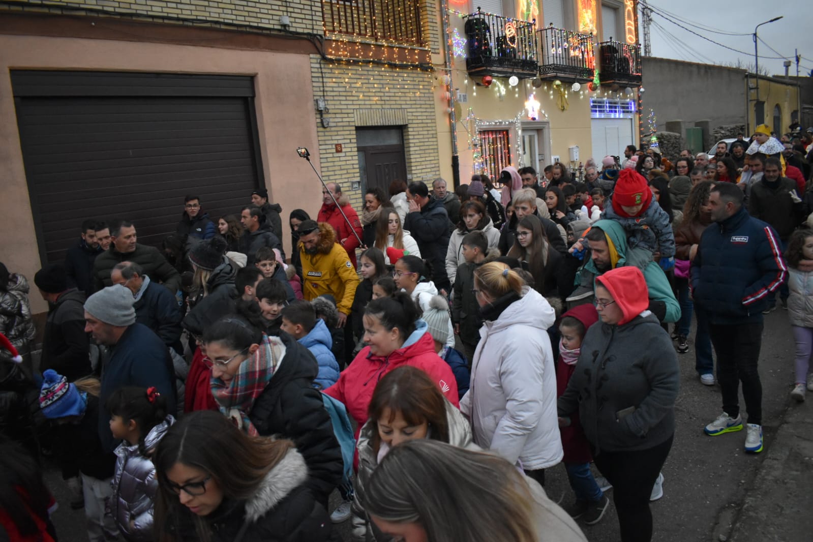 Papá Noel recorre las calles de Alba de Tormes en su particular cabalgata