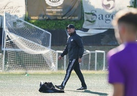 Hugo Parra, preparador físico del Salamanca UDS, durante un entrenamiento del primer equipo.