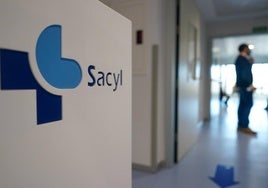 Logotipo de Sacyl, en el interior del Hospital de Salamanca.