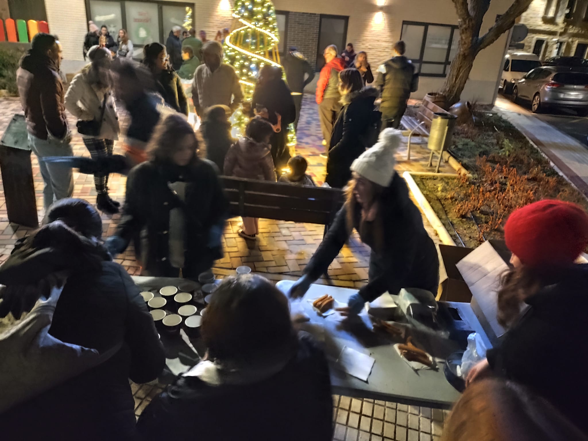 Cita solidaria en el mercado de Castellanos de Moriscos