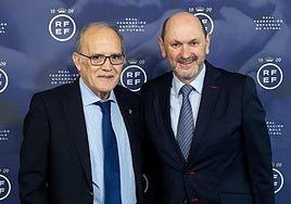 Marcelino Maté, presidente de la RFCyLF, posa este pasado jueves junto al presidente de la RFEF, Rafael Louzán.