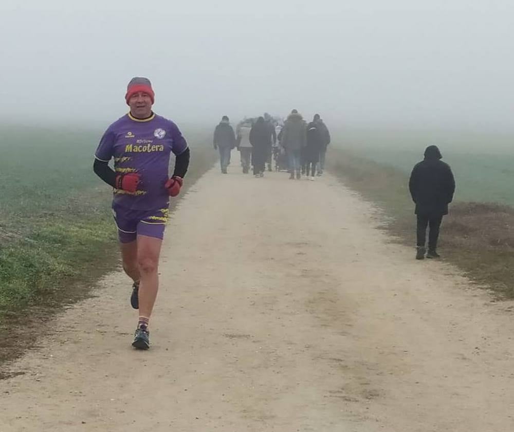 La niebla no frena el gesto de solidaridad atlético de Macotera