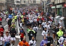 Corredores compiten en la San Silvestre 2024