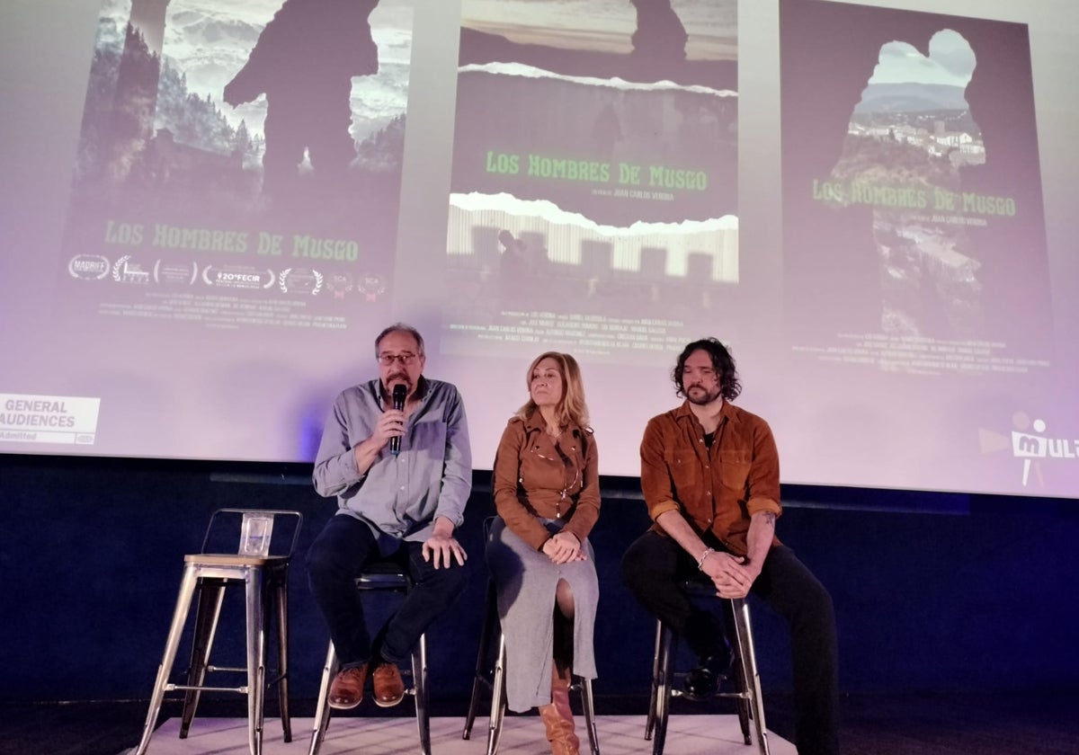 José Muñoz y Purificación Pozo acompañaron al autor del documental, Juan Carlos Verona.