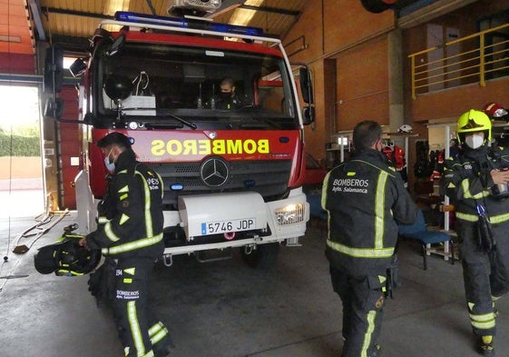 Dos dotaciones del Parque de Bomberos se trasladaron hasta el lugar.