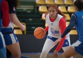 Arella Guirantes, durante en entrenamiento con el Perfumerías Avenida.