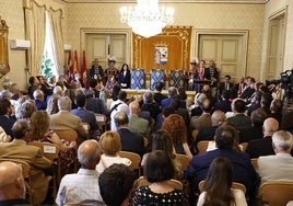 García Carbayo durante la elección como alcalde.