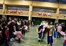 Imagen de los Reyes Magos a su llegada a la localidad de Candelario