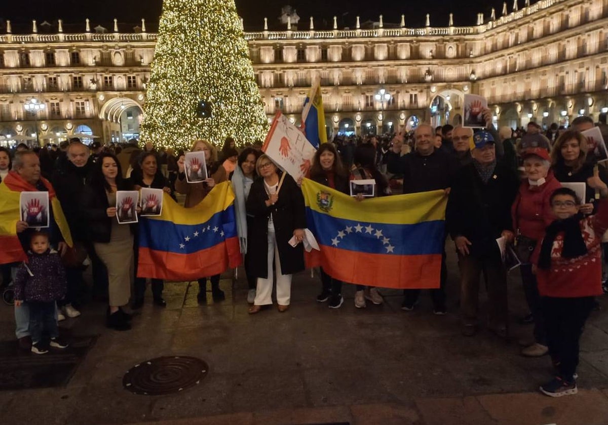 Los venezolanos en Salamanca en una protesta contra el régimen de Nicolás Maduro