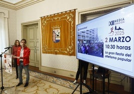 Almudena Parres y Miguel Ángel Sevillano en la presentación de la XIII Media Maratón Ciudad de Salamanca.