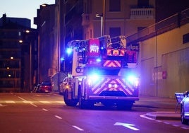 Un camión de los Bomberos de Salamanca, estacionado en una calle de la capital.