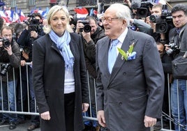 Jean Marie Le Pen, junto a su hija Marine.