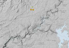 Dos puntos naranjas y uno amarillo marcan el epicentro de los tres seísmos ocurridos en los últimos 10 días en la frontera de Salamanca con Portugal.