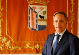 El alcalde, Carlos García Carbayo.