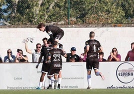 El Salamanca celebra el gol del triunfo en el derbi de la ida en Guijuelo.