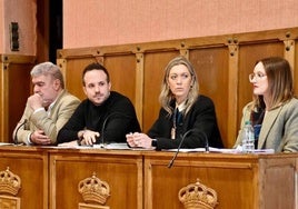 Integrantes del grupo municipal del PSOE durante una sesión plenaria