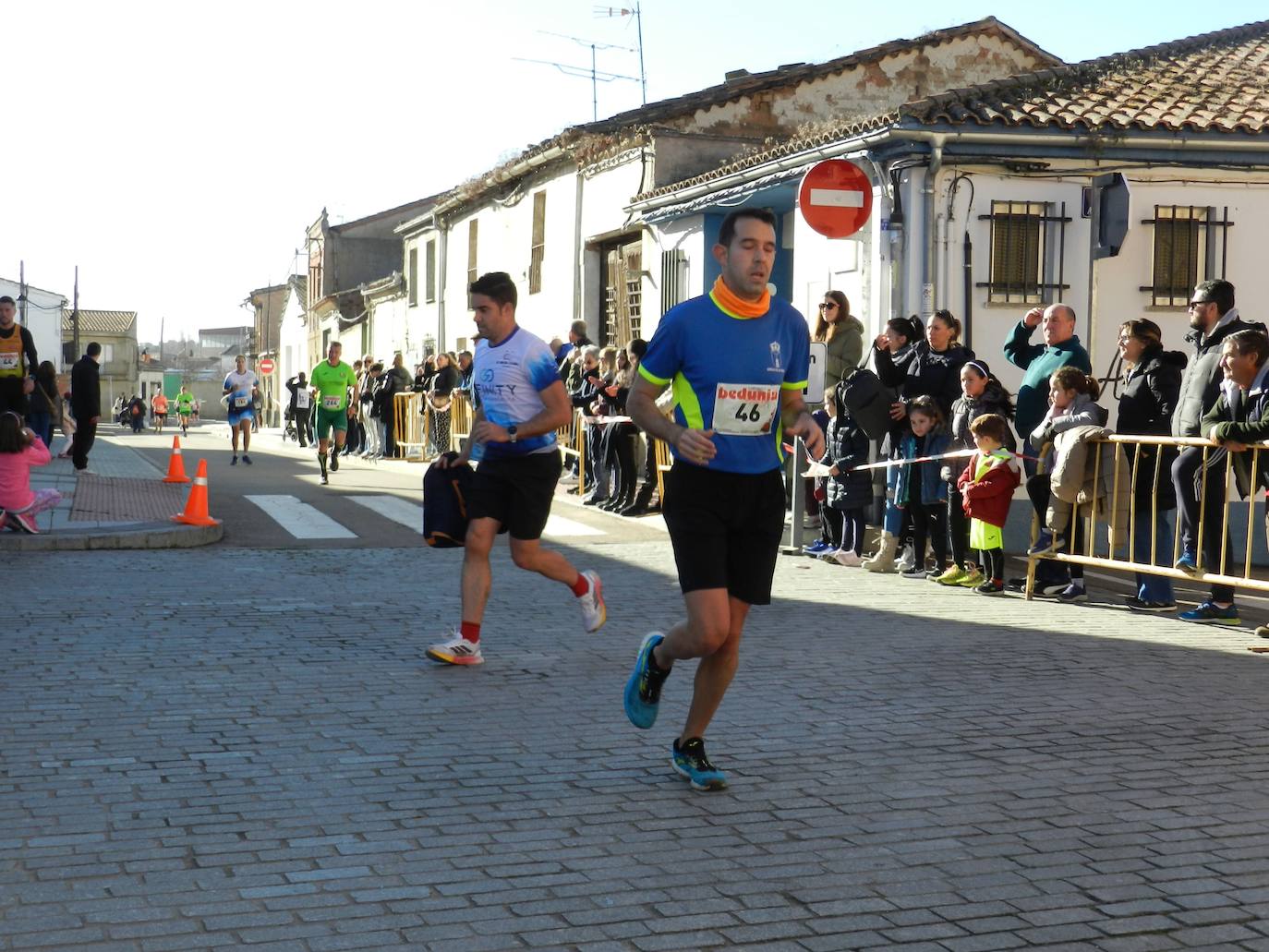 Alberto Bravo y Verónica Sánchez dominan el Cross Popular Pini de Cantalpino