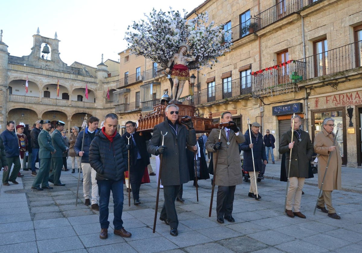 Ciudad Rodrigo arropa a San Sebastián en su marcha a la Catedral