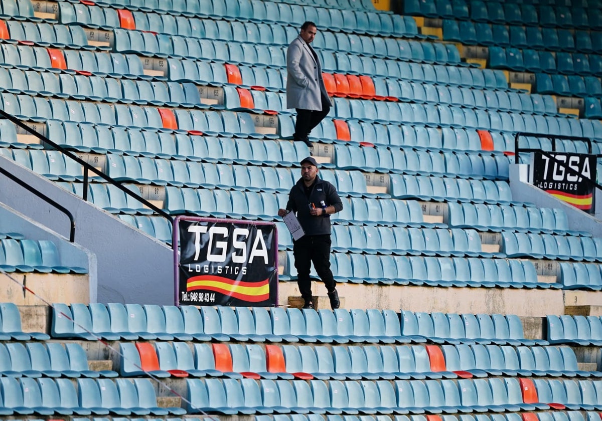 Chiapas bajando a vestuarios en el descanso, tras ver el choque en la grada por sanción.