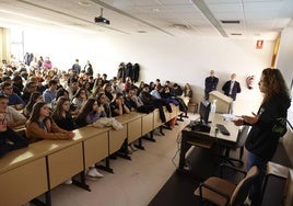 Alumnos de Secundaria participan en unas jornadas sobre salidas profesionales.