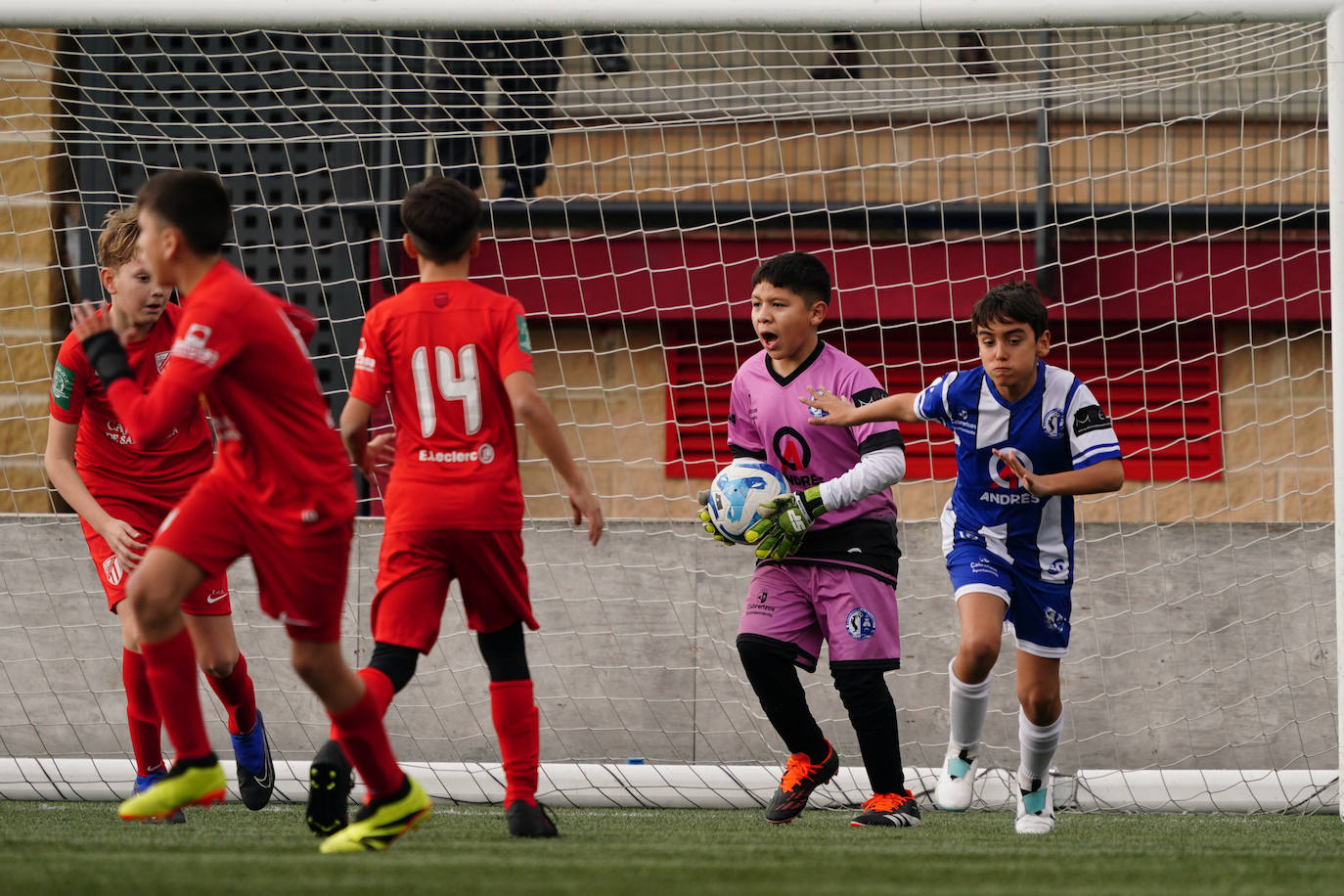 Las mejores imágenes de la jornada 12 en el fútbol base