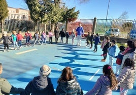 La actividad se ha desarrollado este martes en el patio del colegio Miguel de Cervantes.