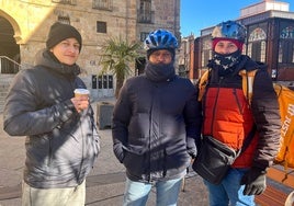 Luis, Ángel y Steven en su horario de trabajo.