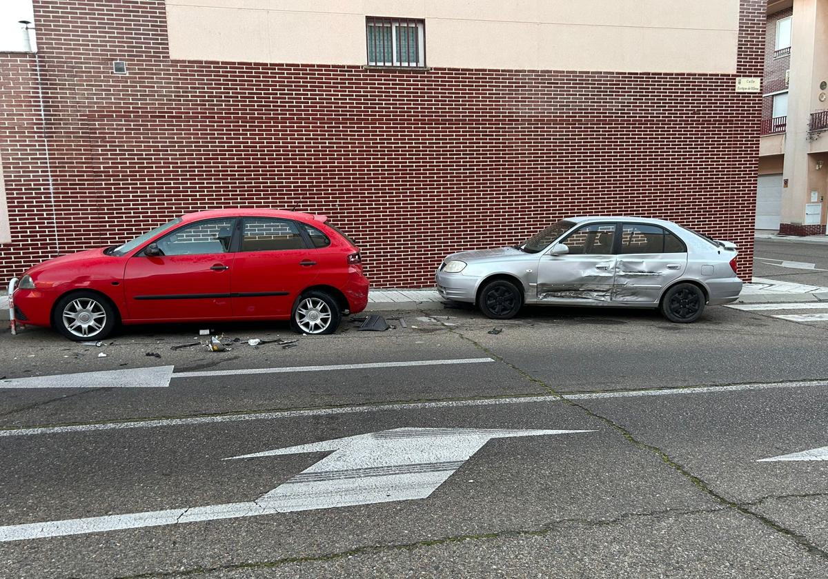 Coches totalmente destrozados alrededor de la avenida de los Cipreses