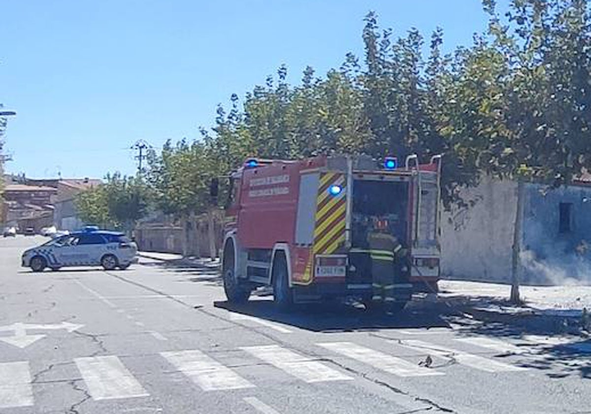 Bomberos de Peñaranda de Bracamonte en una intervención.