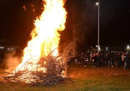 La hoguera ardió con fogosidad