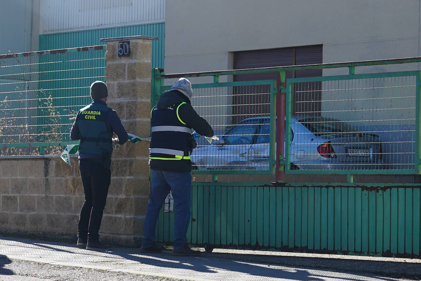 Todas las imágenes de la espectacular macrorredada de la Policía Nacional y la Guardia Civil en El Montalvo