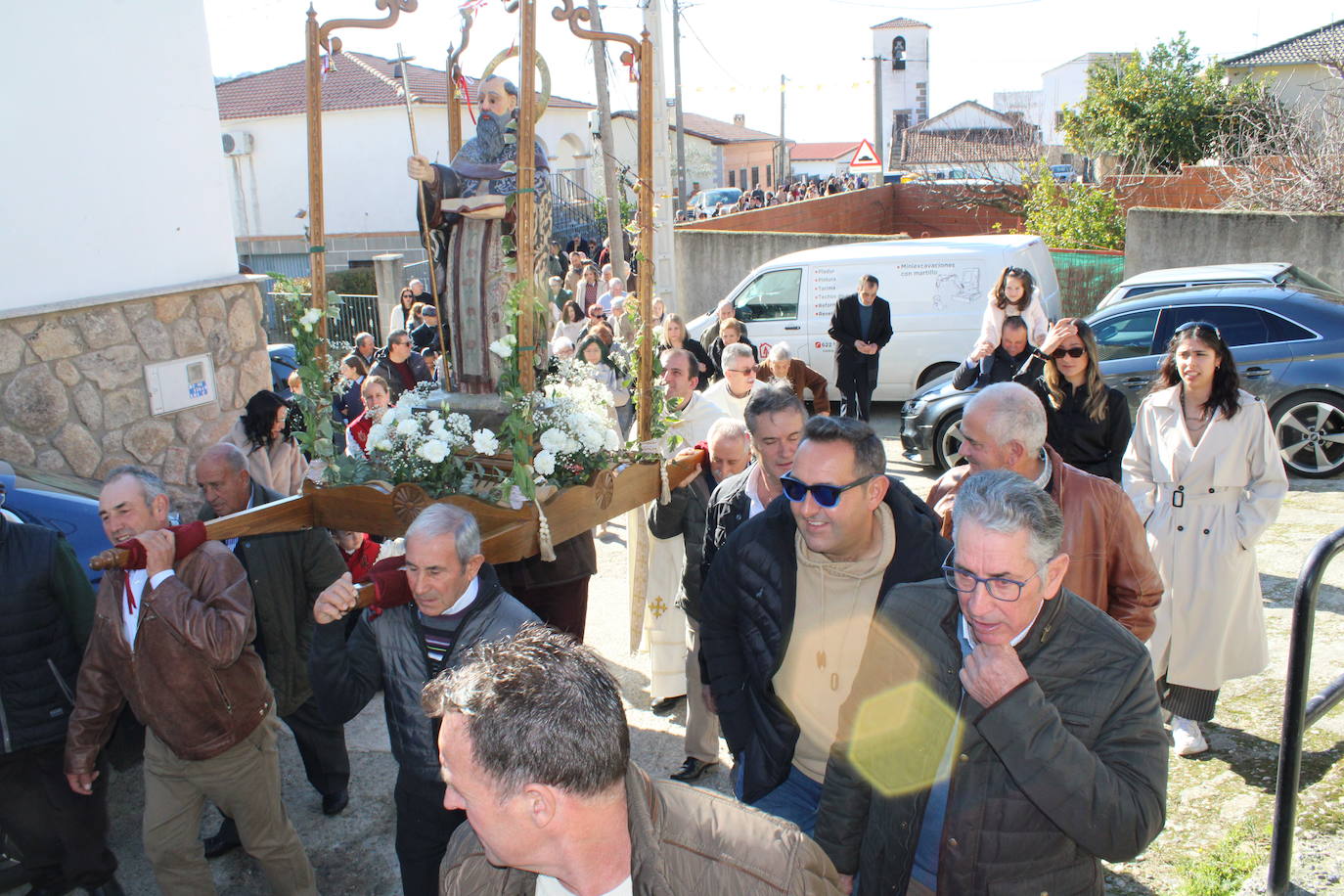 El sol vuelve para lucir por San Antón en el día grande de Valdelamatanza