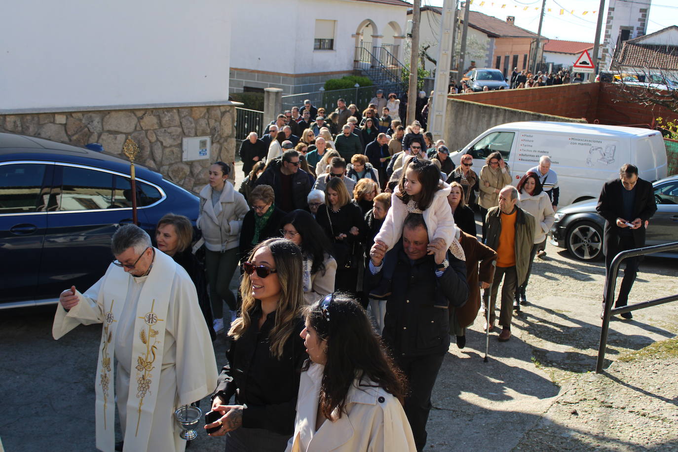 El sol vuelve para lucir por San Antón en el día grande de Valdelamatanza