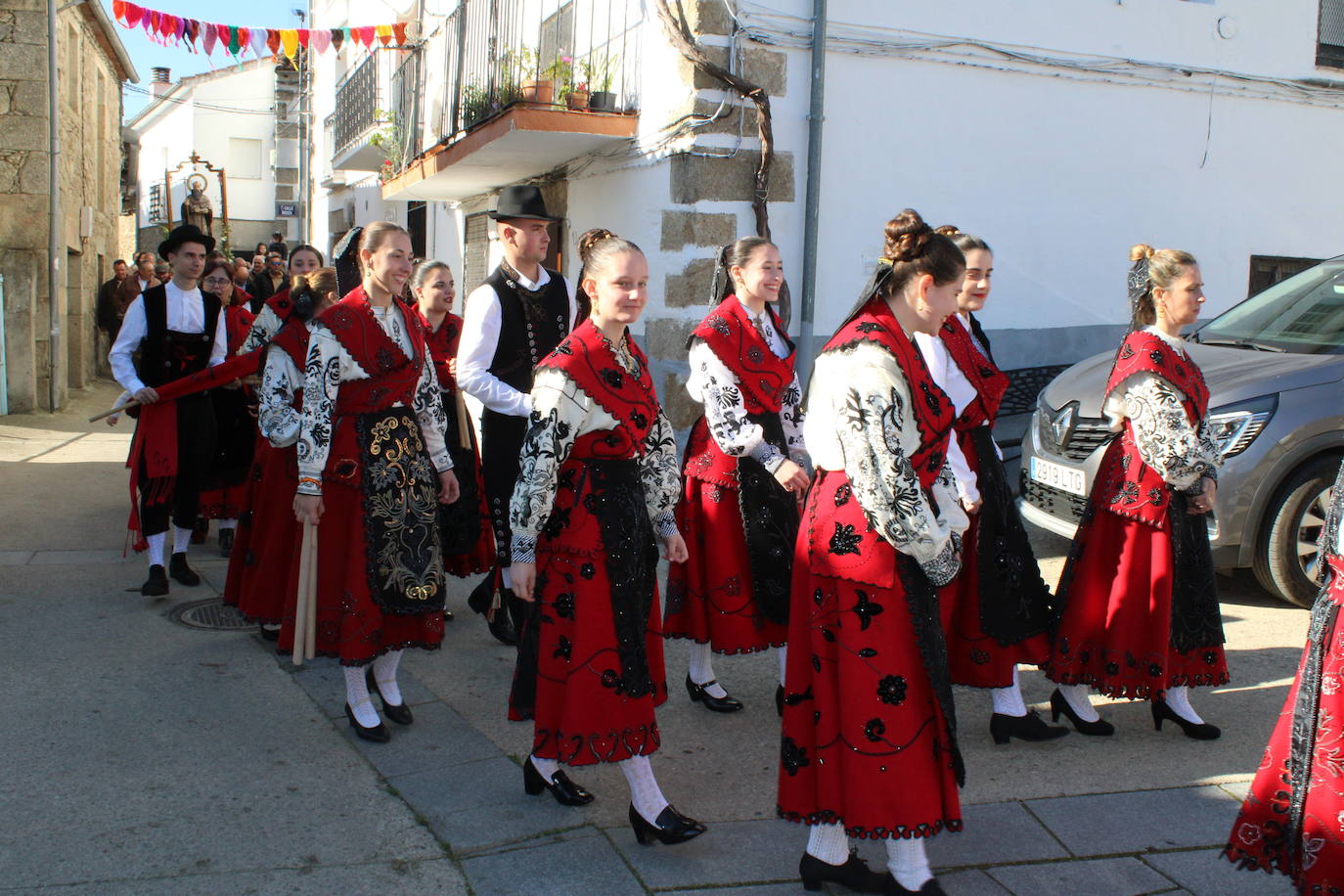 El sol vuelve para lucir por San Antón en el día grande de Valdelamatanza