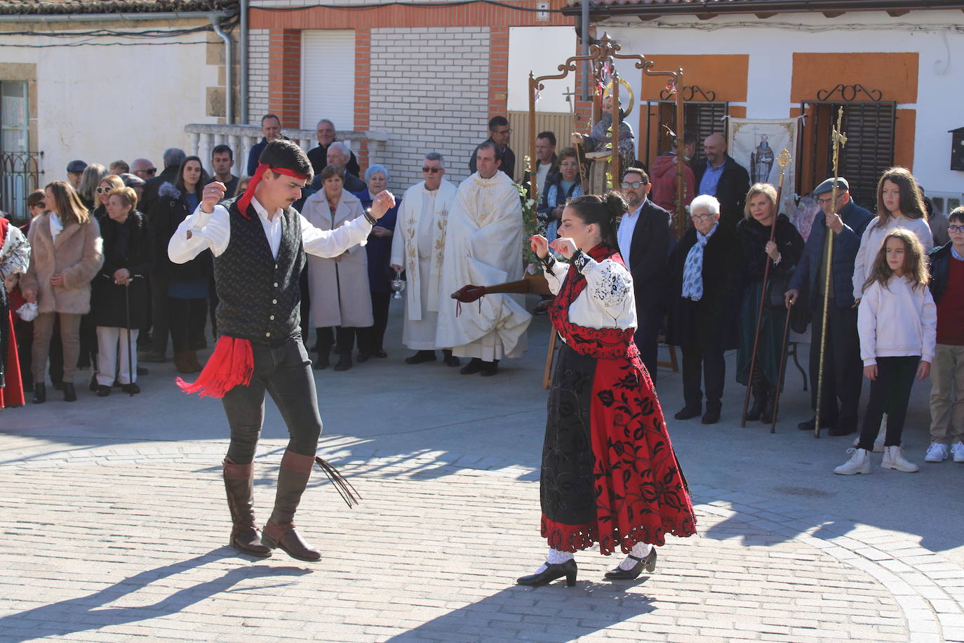 El sol vuelve para lucir por San Antón en el día grande de Valdelamatanza