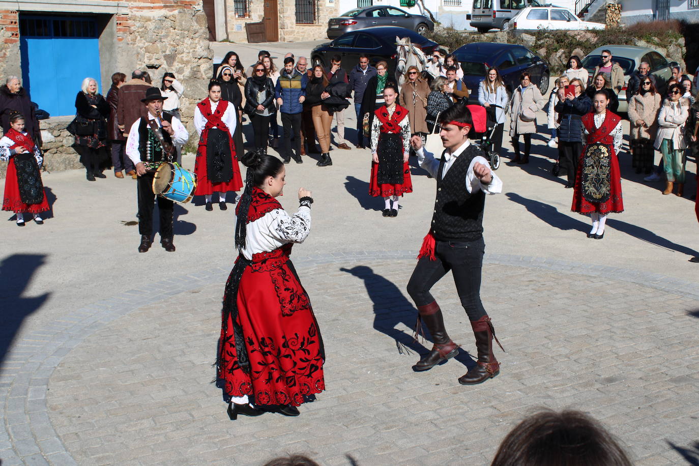 El sol vuelve para lucir por San Antón en el día grande de Valdelamatanza