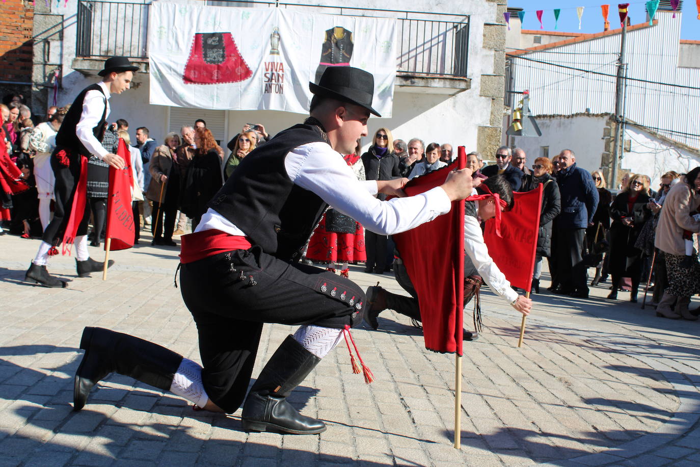 El sol vuelve para lucir por San Antón en el día grande de Valdelamatanza