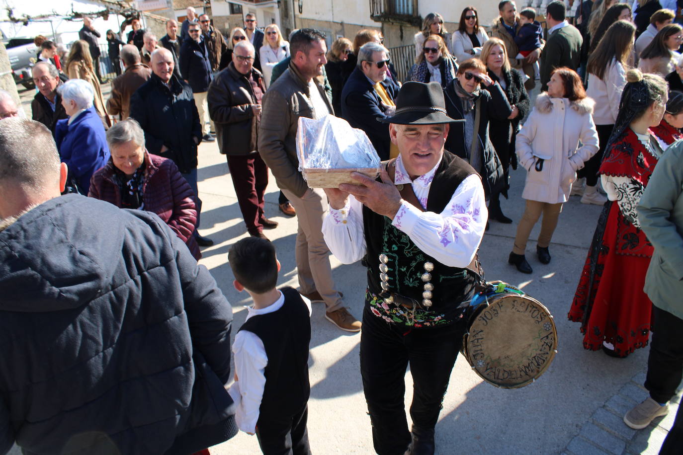 El sol vuelve para lucir por San Antón en el día grande de Valdelamatanza