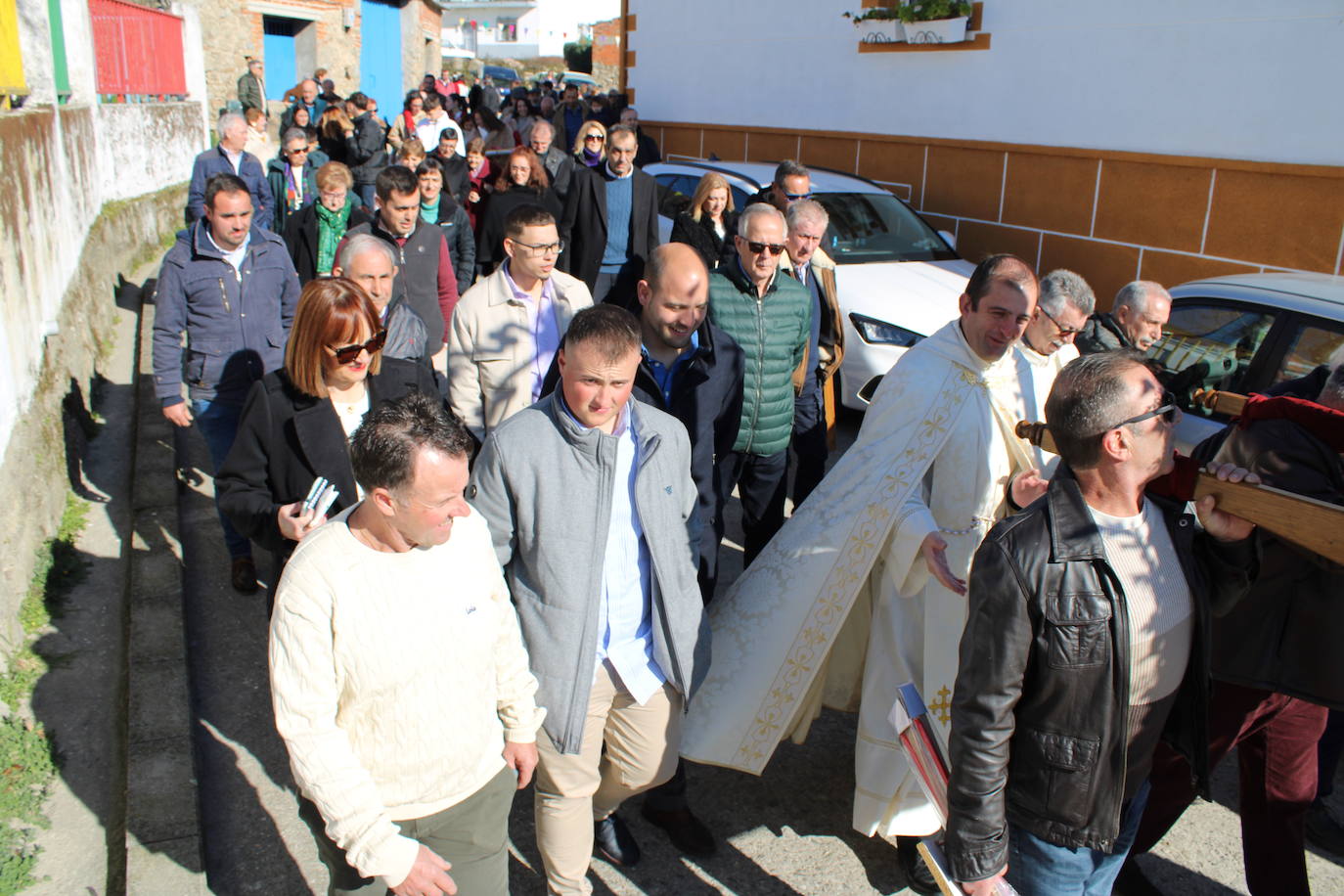 El sol vuelve para lucir por San Antón en el día grande de Valdelamatanza