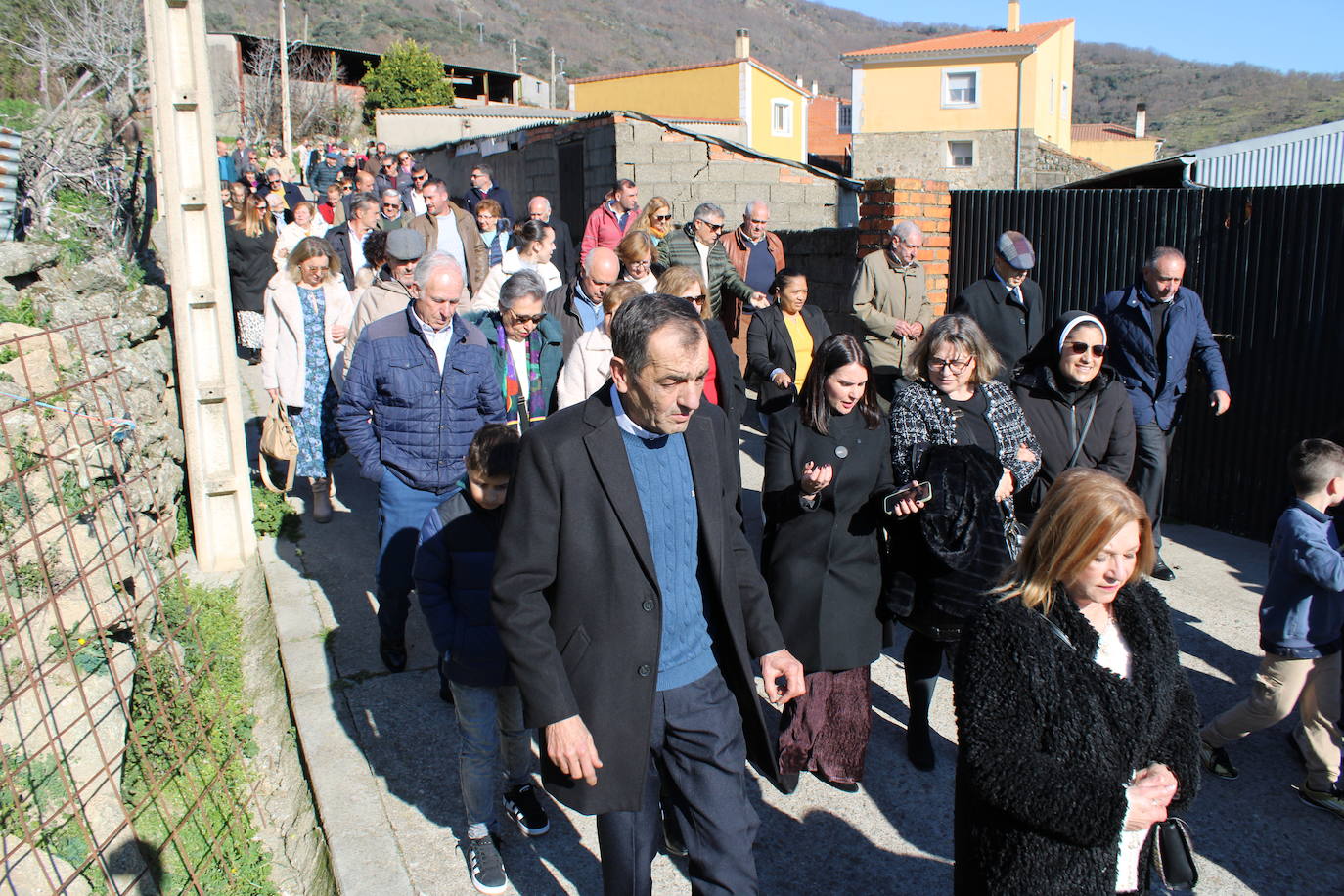 El sol vuelve para lucir por San Antón en el día grande de Valdelamatanza