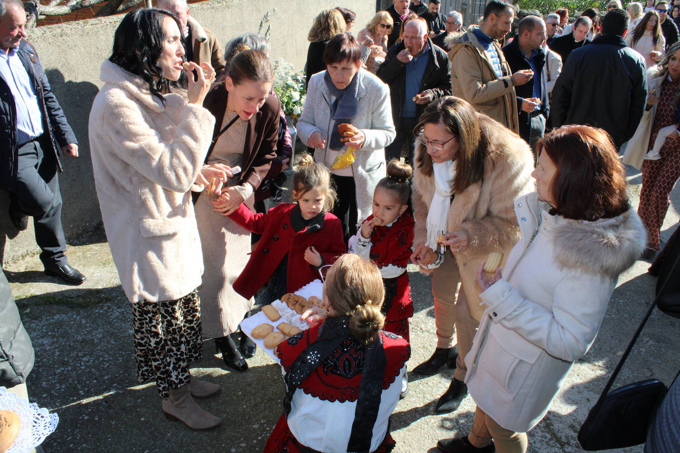 El sol vuelve para lucir por San Antón en el día grande de Valdelamatanza