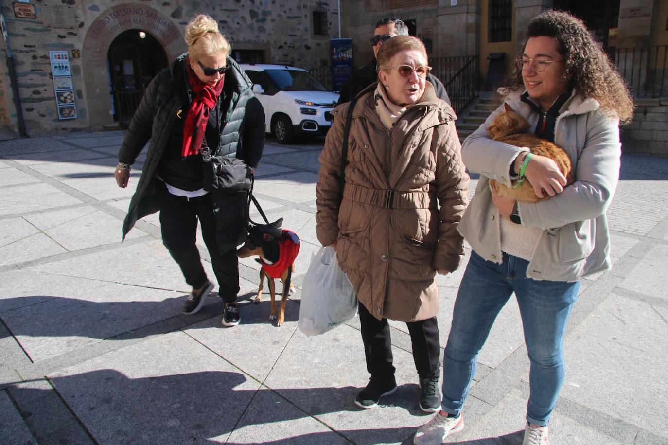 Bendición de San Antón y bocados de los tradicionales «bodigos» en Alba