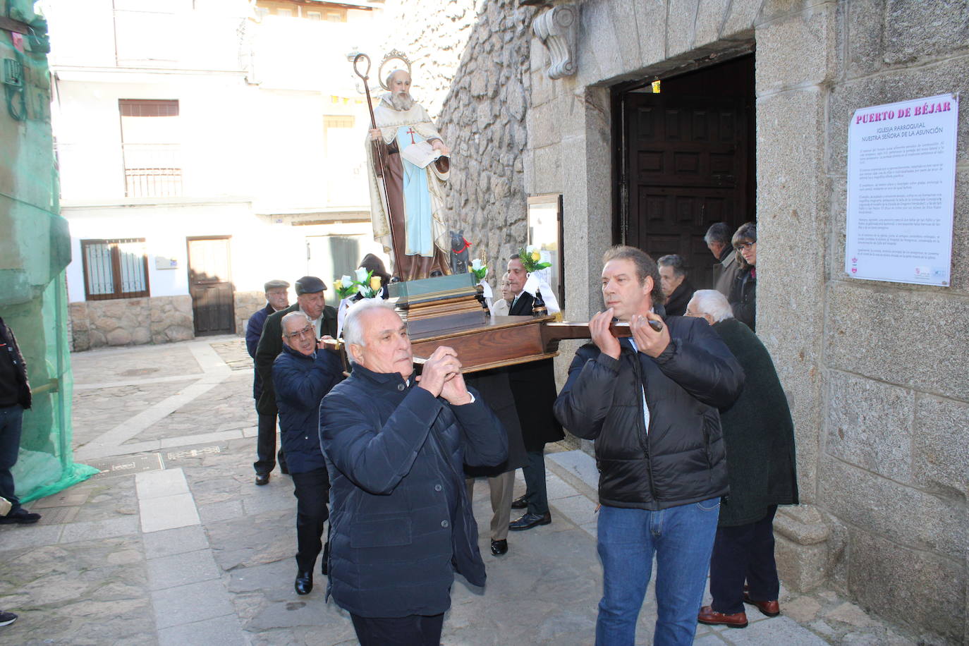 San Antón celebra su día de fiesta en Puerto de Béjar