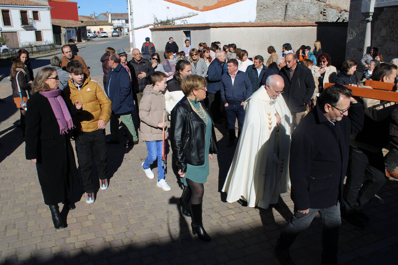 El sol anima la celebración del día de San Antón en Peromingo