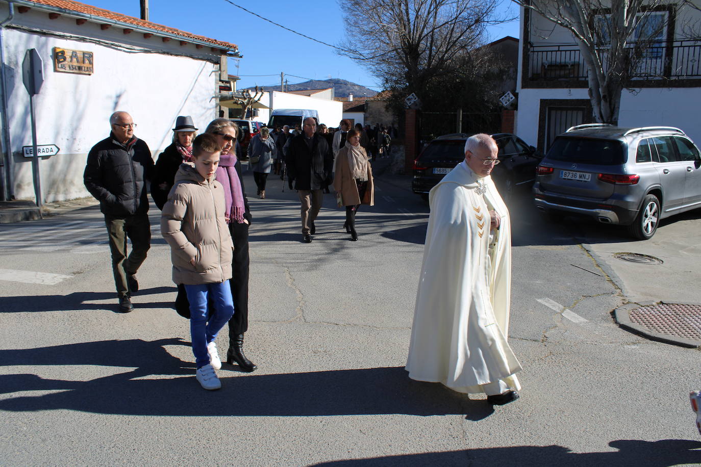 El sol anima la celebración del día de San Antón en Peromingo