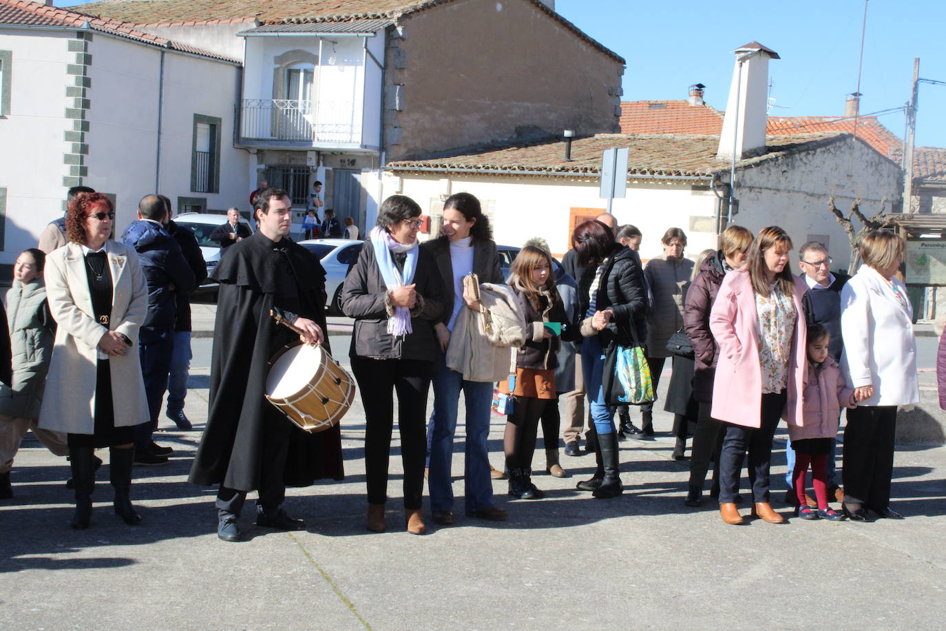 El sol anima la celebración del día de San Antón en Peromingo