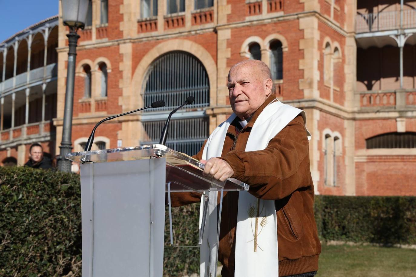 El espíritu de Robles sigue vivo en Salamanca: esta ha sido la ofrenda floral en su recuerdo