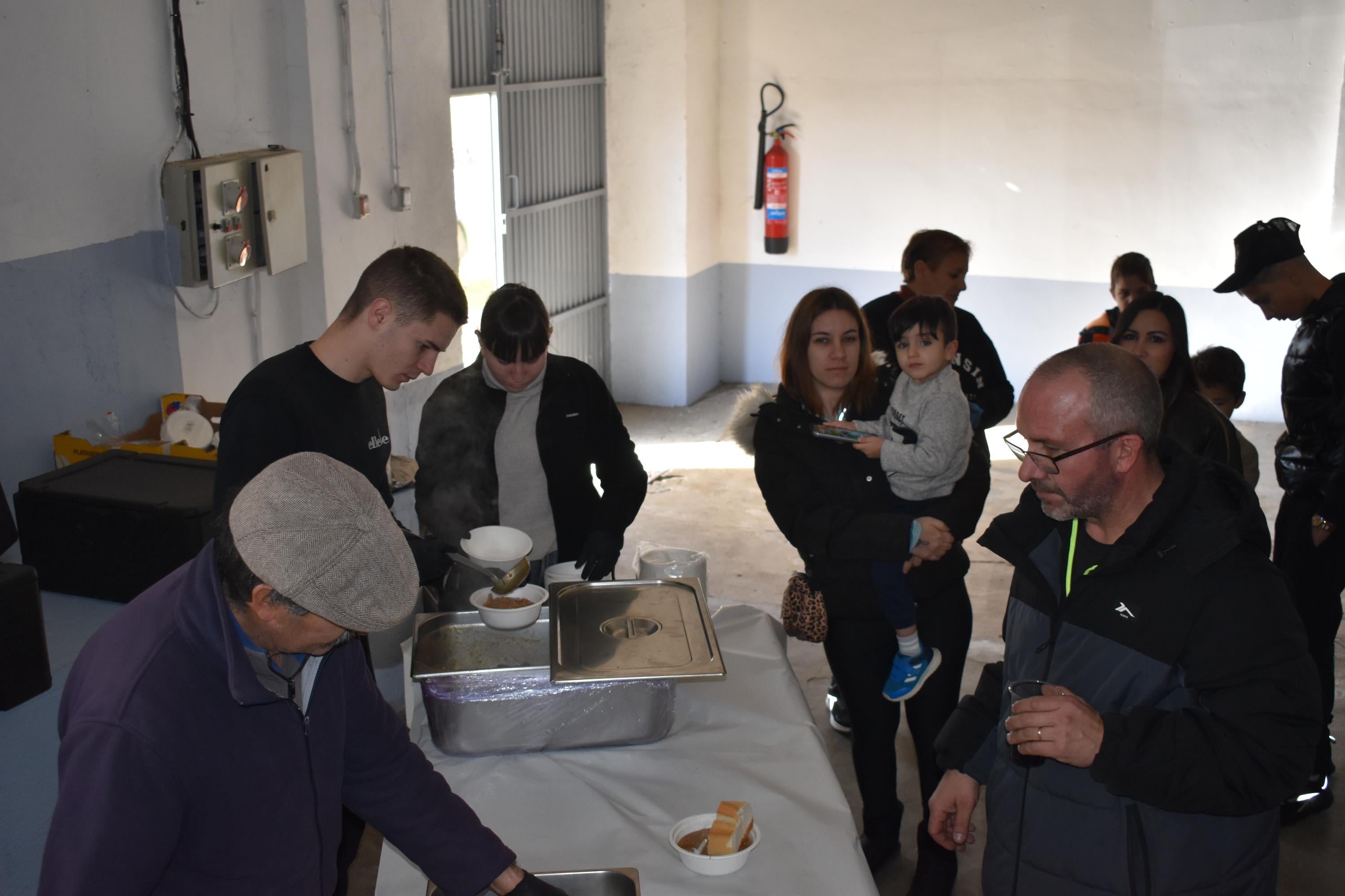 Comida popular antes del día grande de las fiestas de Vecinos