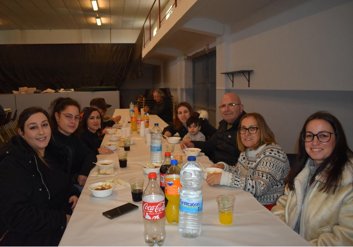 Comida popular antes del día grande de las fiestas de Vecinos