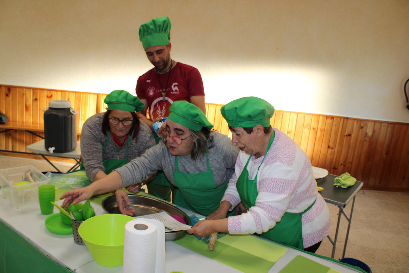 Niños y mayores disfrutan del final festivo en Fresnedoso